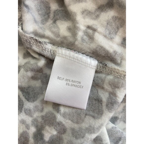 Rose + Olive Women's Size 3X Cheetah Print Blouse Black White Stretch Soft Chic - Picture 4 of 10